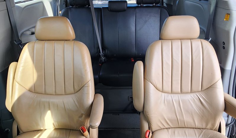 
								TOYOTA SIENNA 3.5 AUT full									