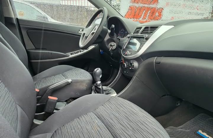 Hyundai Accent — foto 10 de 18
