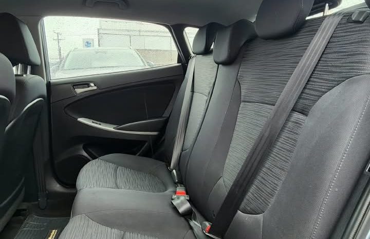 Hyundai Accent — foto 16 de 18