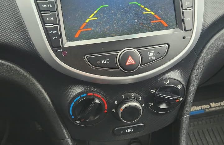 Hyundai Accent — foto 13 de 18