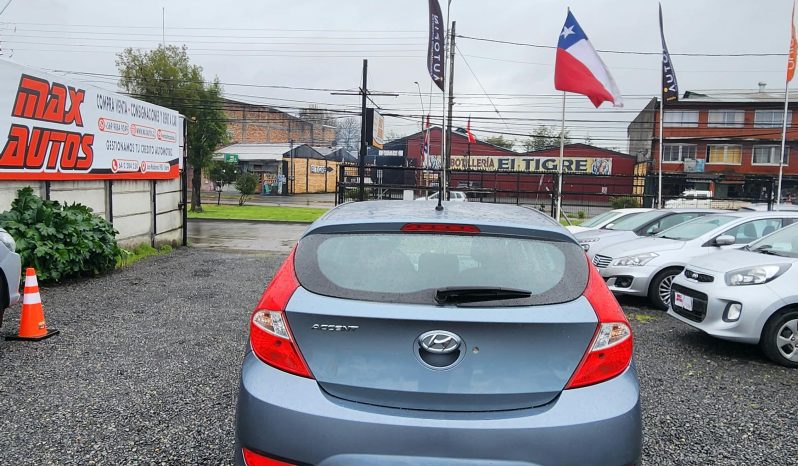 Hyundai Accent — foto 6 de 18