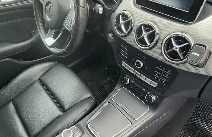 
								MERCEDES BENZ B200 HB 1.6 AUT full									
