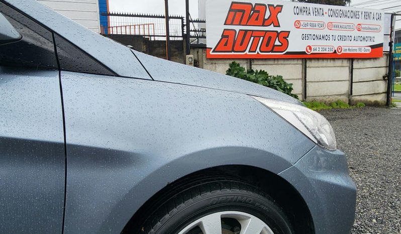 Hyundai Accent — foto 8 de 18
