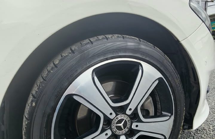 
								MERCEDES BENZ B200 HB 1.6 AUT full									