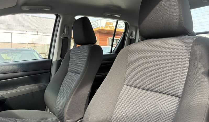 
								TOYOTA HILUX DX 2.4 MT 4X4 full									