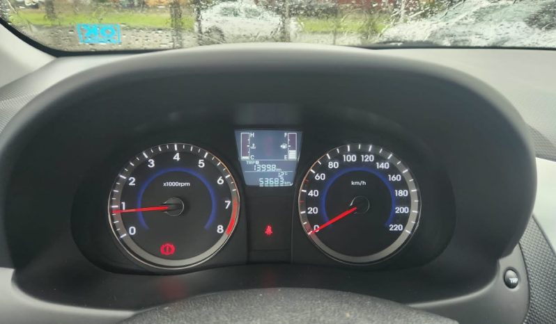 Hyundai Accent — foto 11 de 18