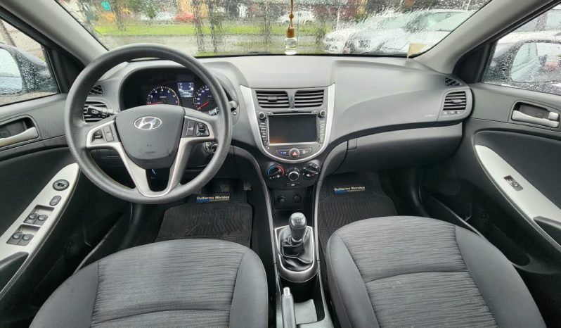 Hyundai Accent — foto 12 de 18