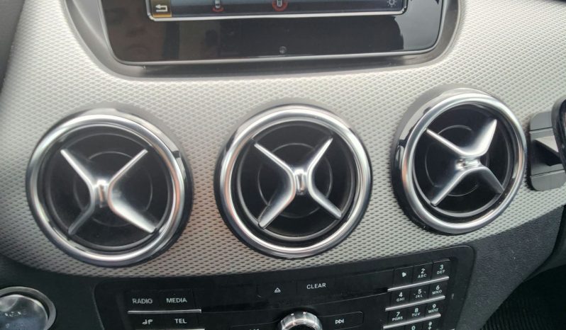 
								MERCEDES BENZ B200 HB 1.6 AUT full									