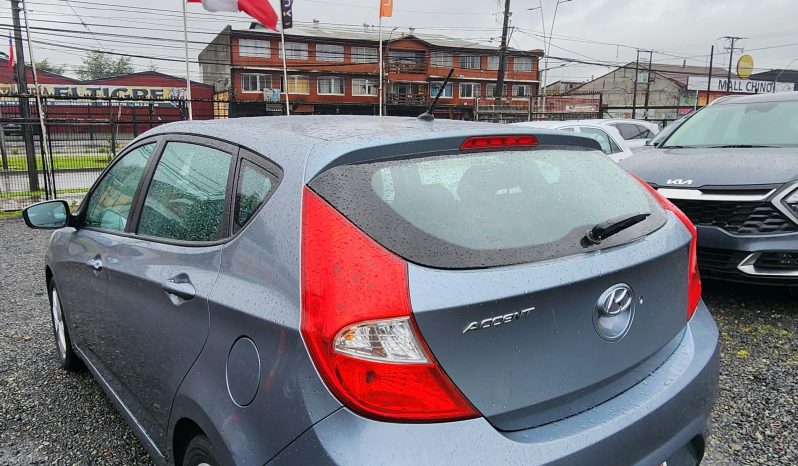 Hyundai Accent — foto 4 de 18