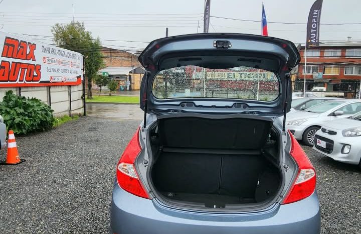 Hyundai Accent — foto 7 de 18