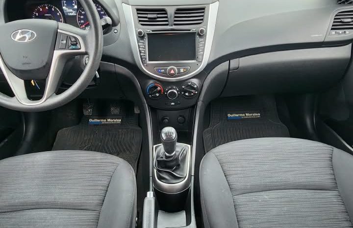 Hyundai Accent — foto 17 de 18
