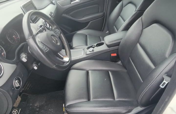 
								MERCEDES BENZ B200 HB 1.6 AUT full									