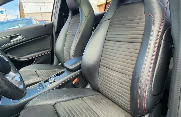 
								MERCEDES BENZ GLA 220D 4MATIC full									