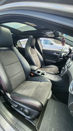 
										MERCEDES BENZ GLA 220D 4MATIC full									