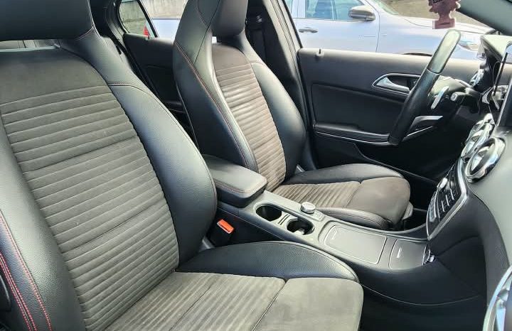 
								MERCEDES BENZ GLA 220D 4MATIC full									