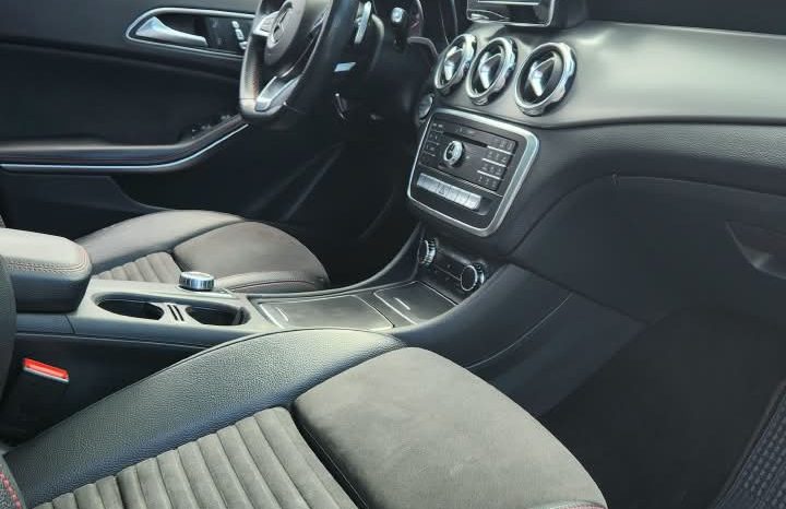 
								MERCEDES BENZ GLA 220D 4MATIC full									