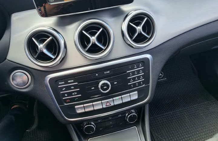 
								MERCEDES BENZ GLA 220D 4MATIC full									
