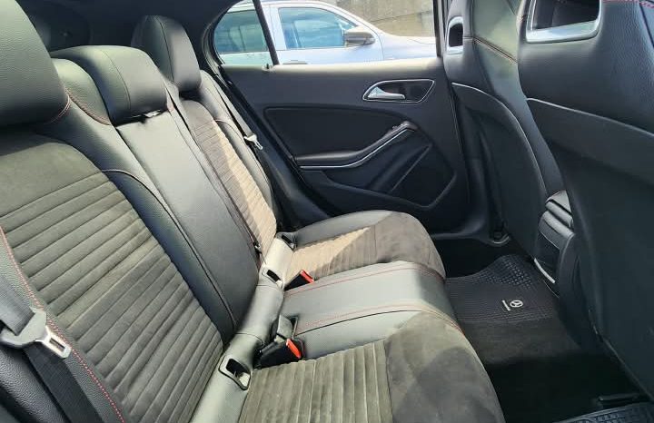 
								MERCEDES BENZ GLA 220D 4MATIC full									
